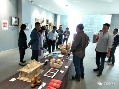 文创之光闪耀校园，教育厅领导亲临指导——时宁国副厅长参观省职业院校文创设计大赛决赛作品展